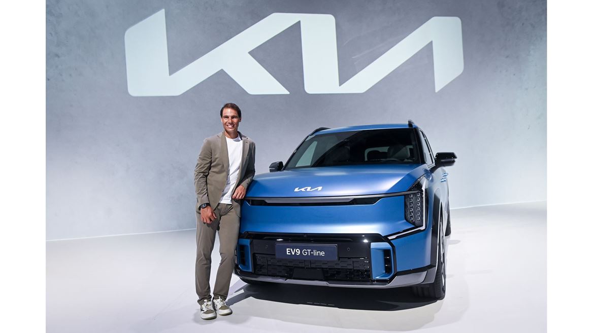 Kia presents Rafael Nadal with EV9 GT-line in Ocean Blue Matte