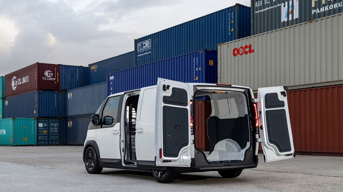 PV5 Cargo Clear White Static