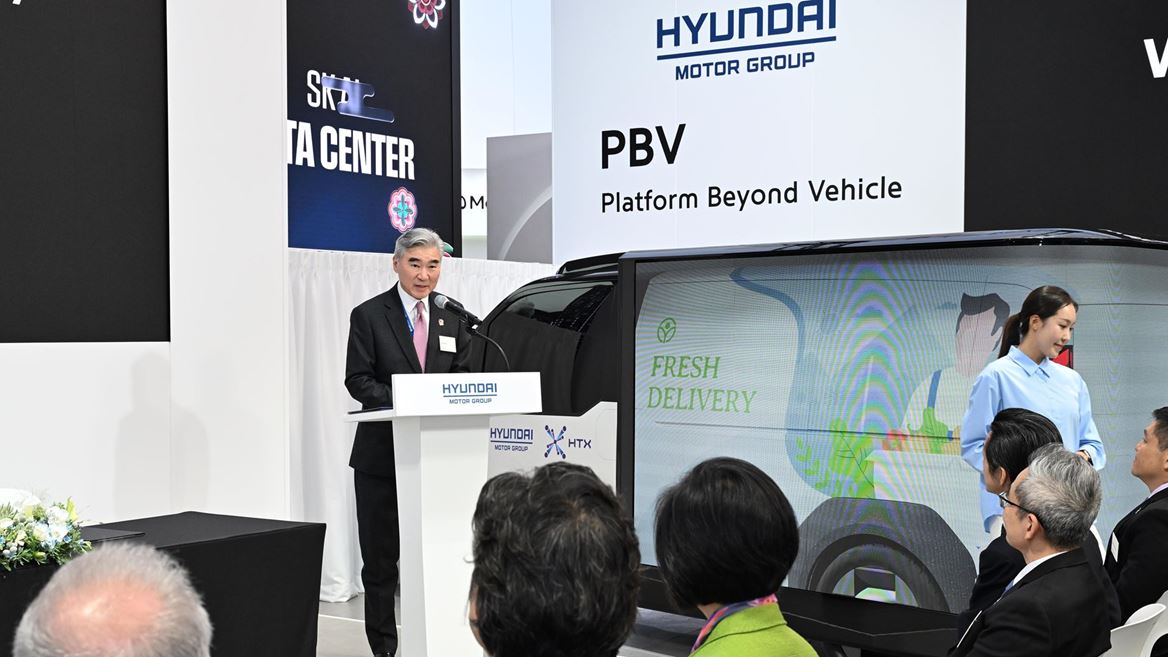 Sung Kim President for Strategic Planning at Hyundai Motor Group is delivering a speech at the MoU signing ceremony