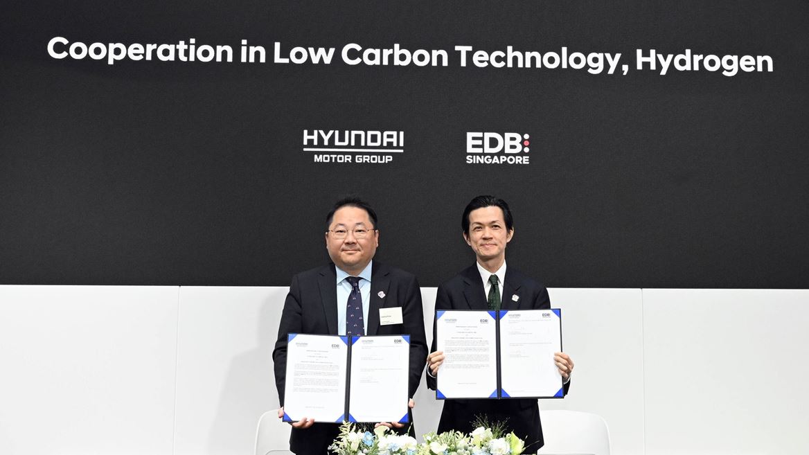 from left Jaeha Park Vice President and Head of Global Hydrogen Business Sub Division at Hyundai Motor Group
