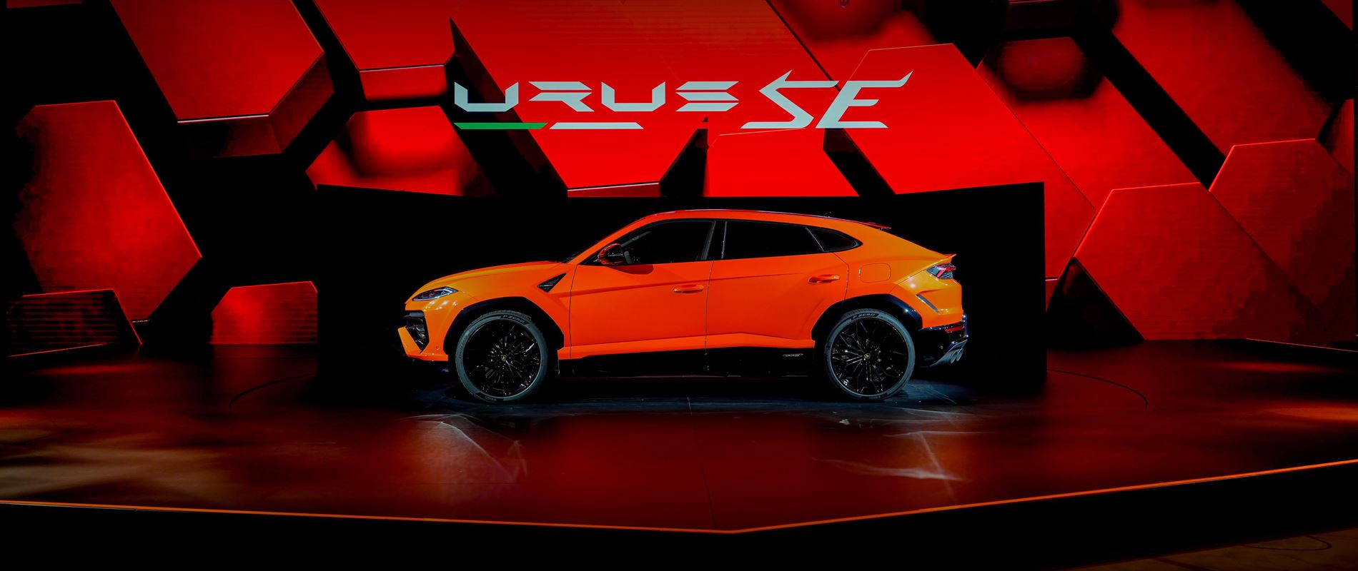 Lamborghini Urus SE The first Plug in Hybrid Super SUV Arrives in the Middle East