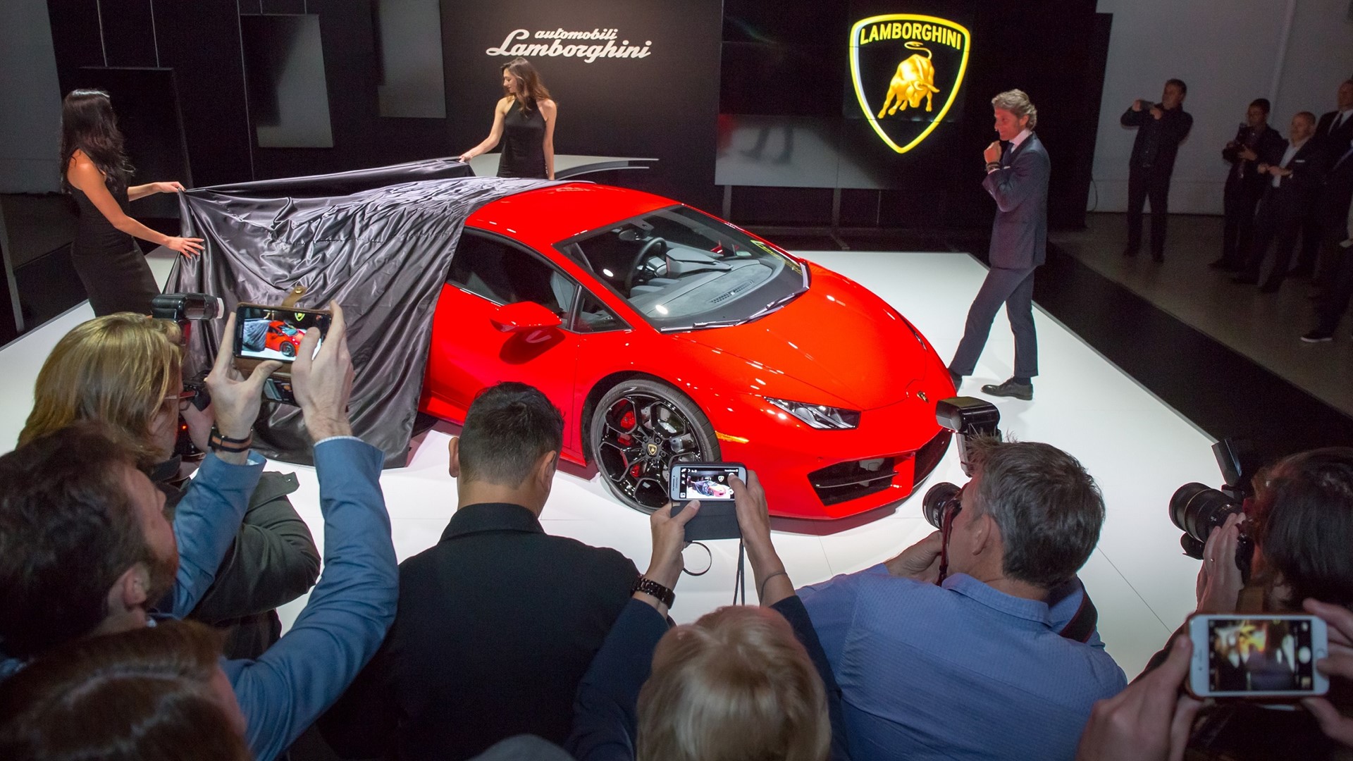 Lamborghini reveals latest super sports car ahead of Los Angeles Auto Show