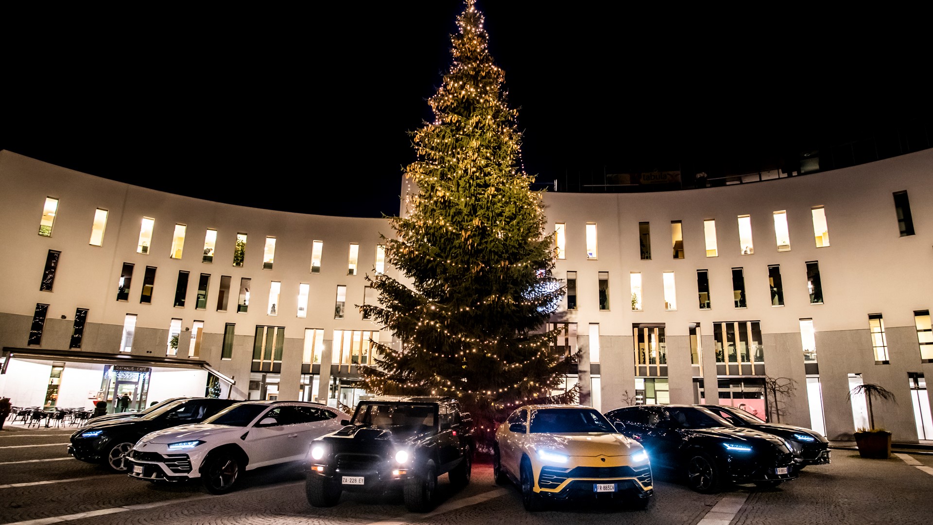 Christmas Drive 1 - Credit Remi Dargegen - Automobili Lamborghini