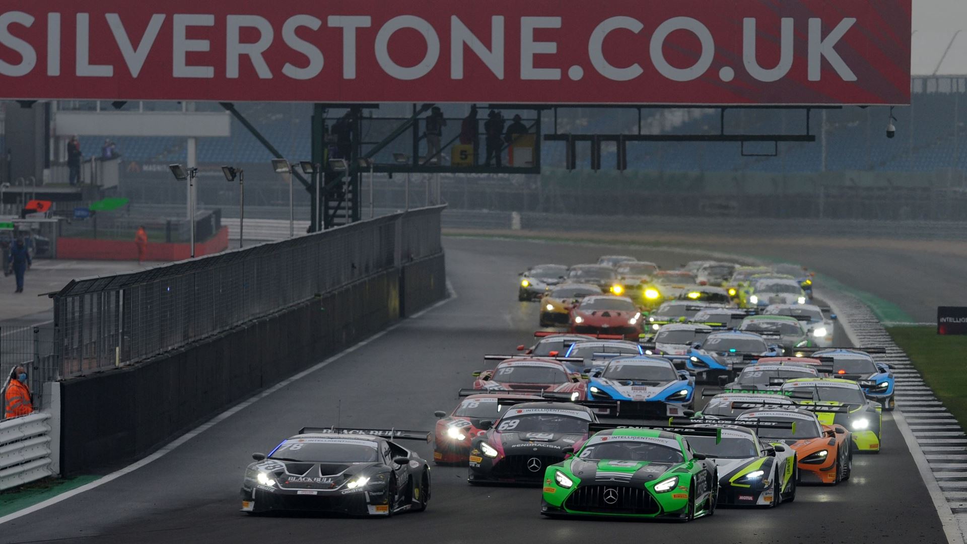 Lamborghini wins Silverstone 500 and clinches first British GT title