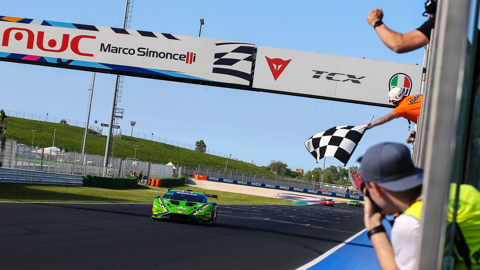 lamborghini-opens-accounts-on-two-continents-with-victory-in-italian-gt-and-super-gt