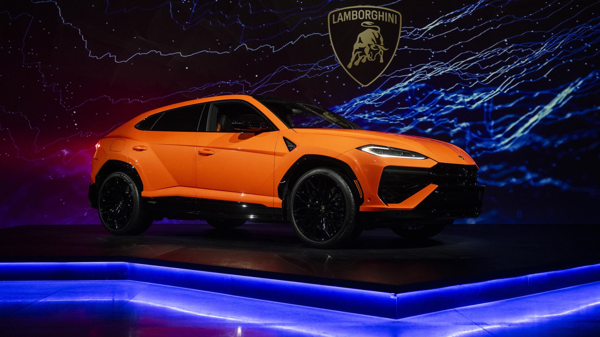 automobili-lamborghini-holds-canadian-debut-of-urus-se--the-first-electrified-version-of-the-super-s