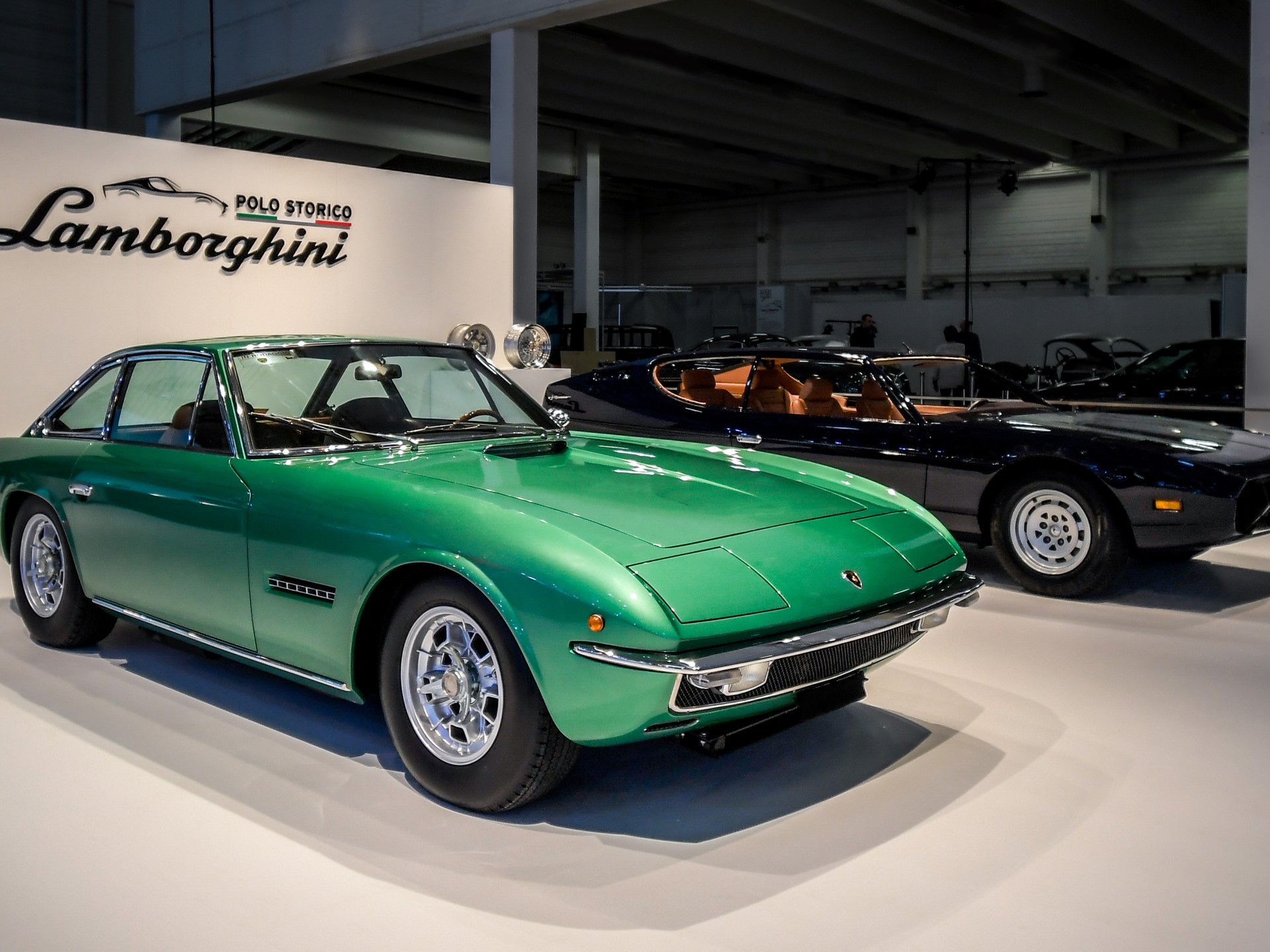 Lamborghini Islero (green) and Espada (blue)