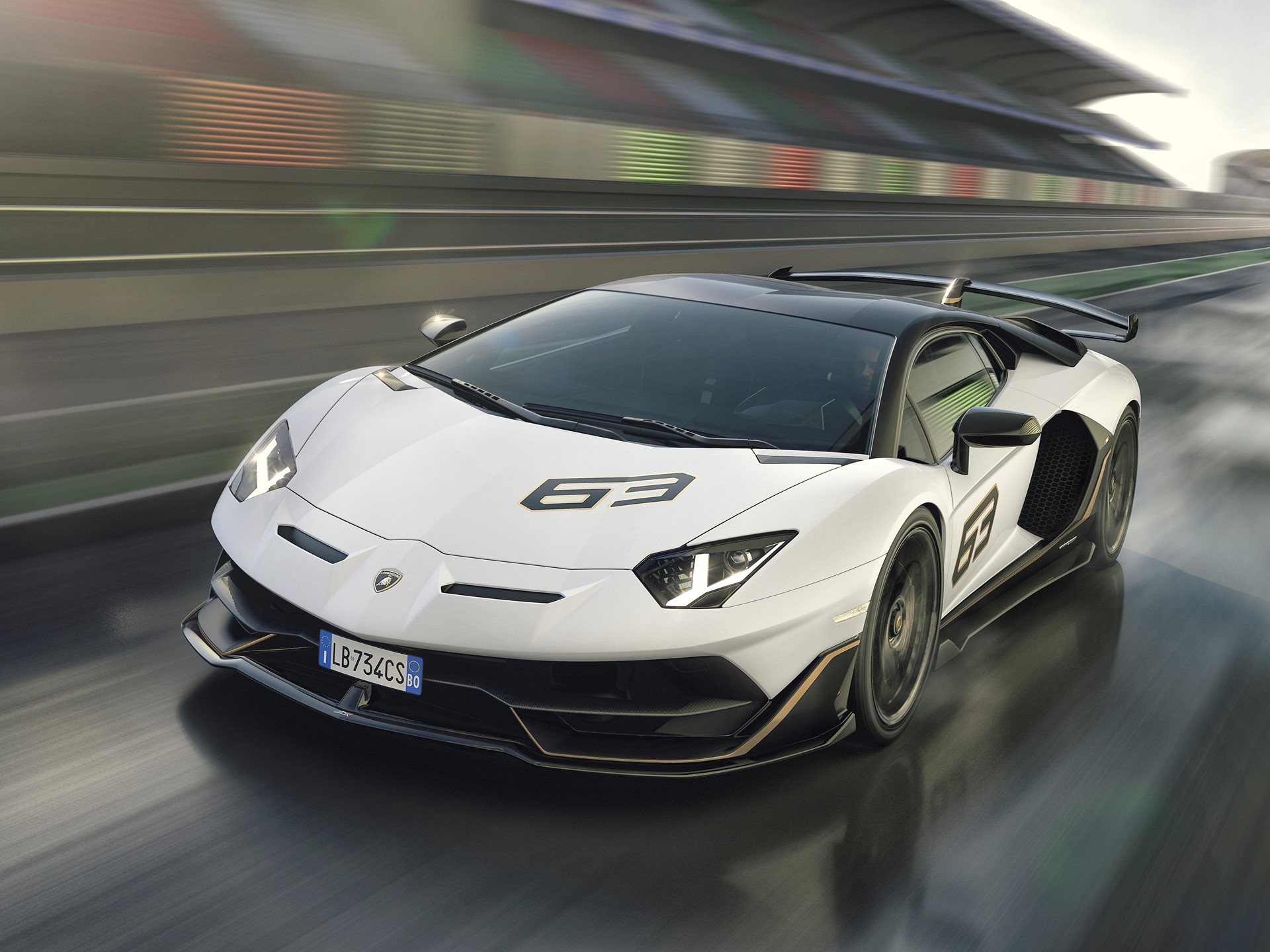 Aventador SVJ 63 White Pit 3-4 front