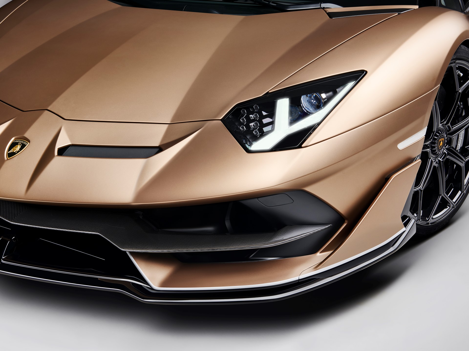 Aventador SVJ Roadster detail - front