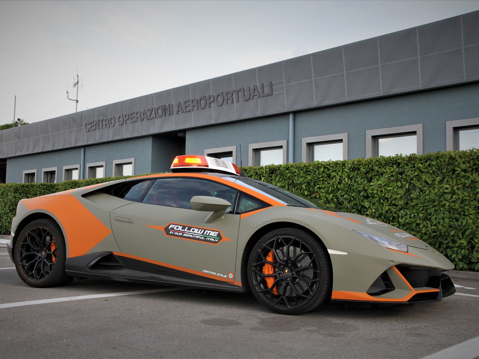 Lamborghini Huracán - Follow Me Car for Airport Marconi of Bologna