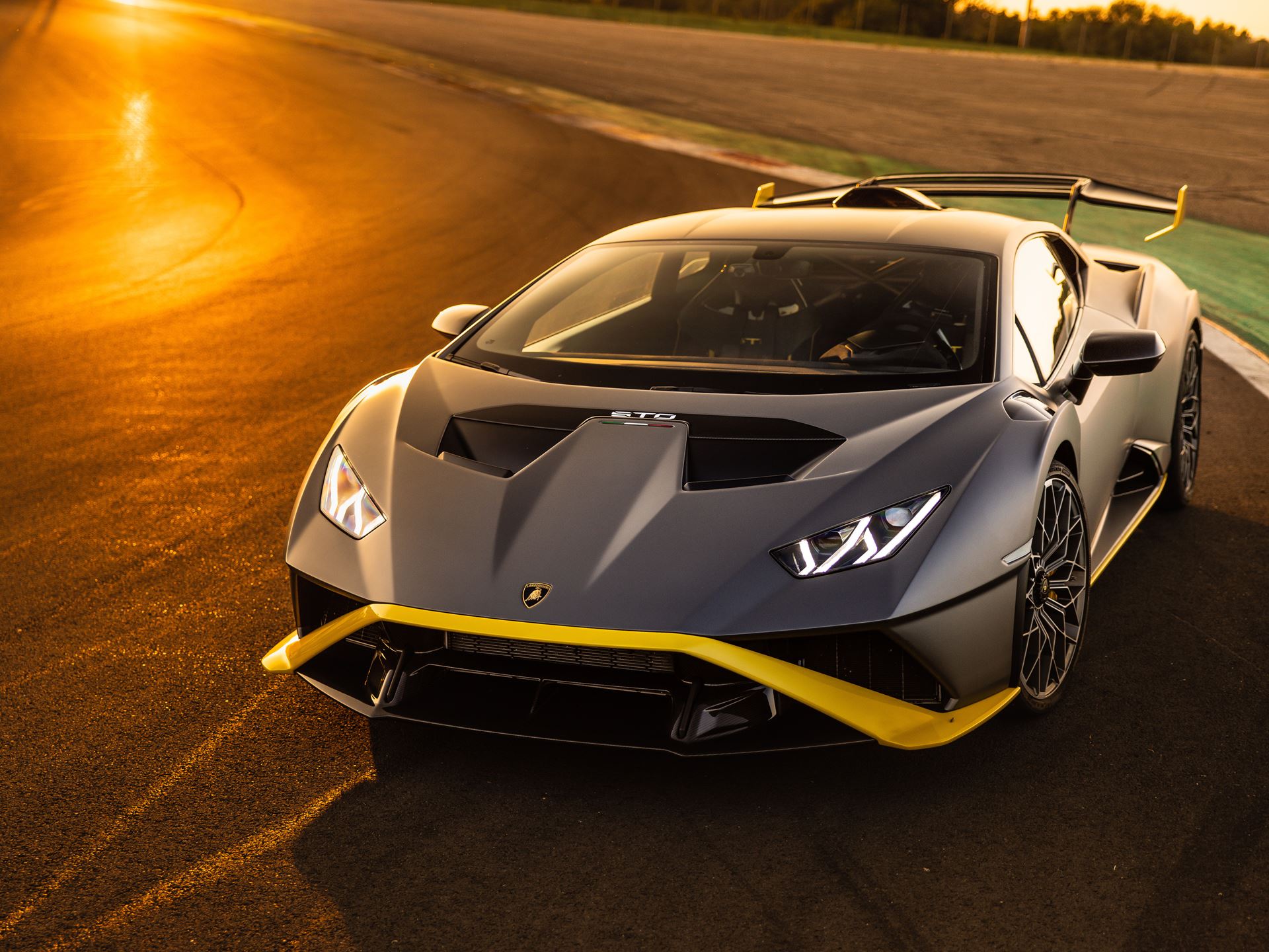 Huracán STO Titan Grey