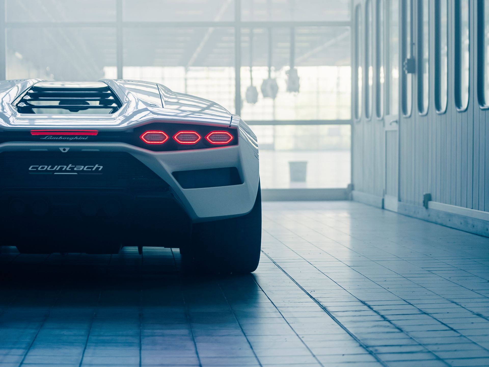 Countach LPI 800-4 Outdoor