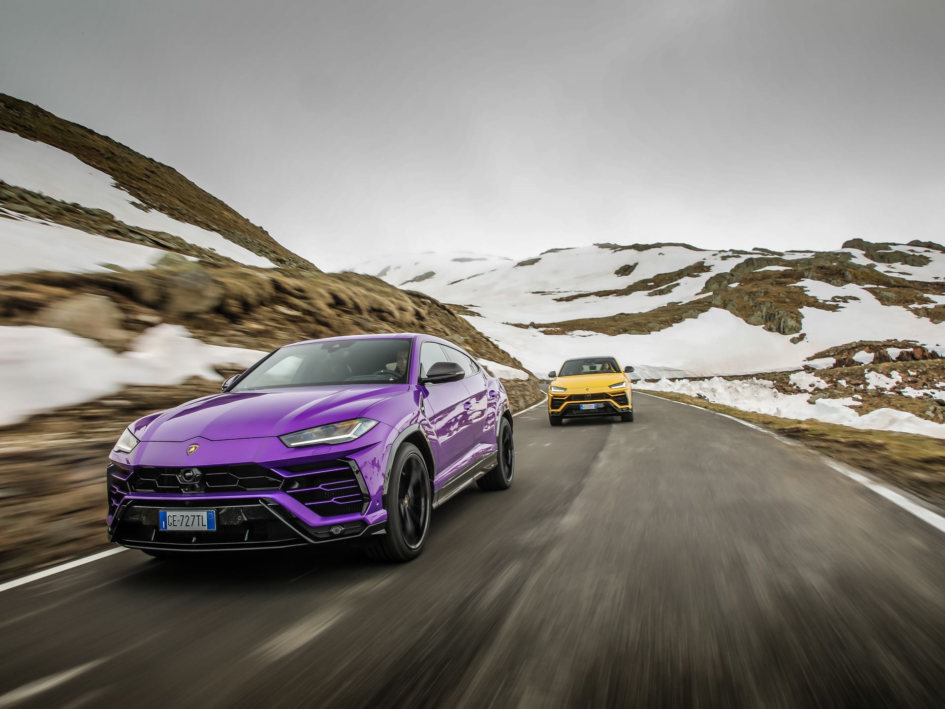 Purple lamborghini urus