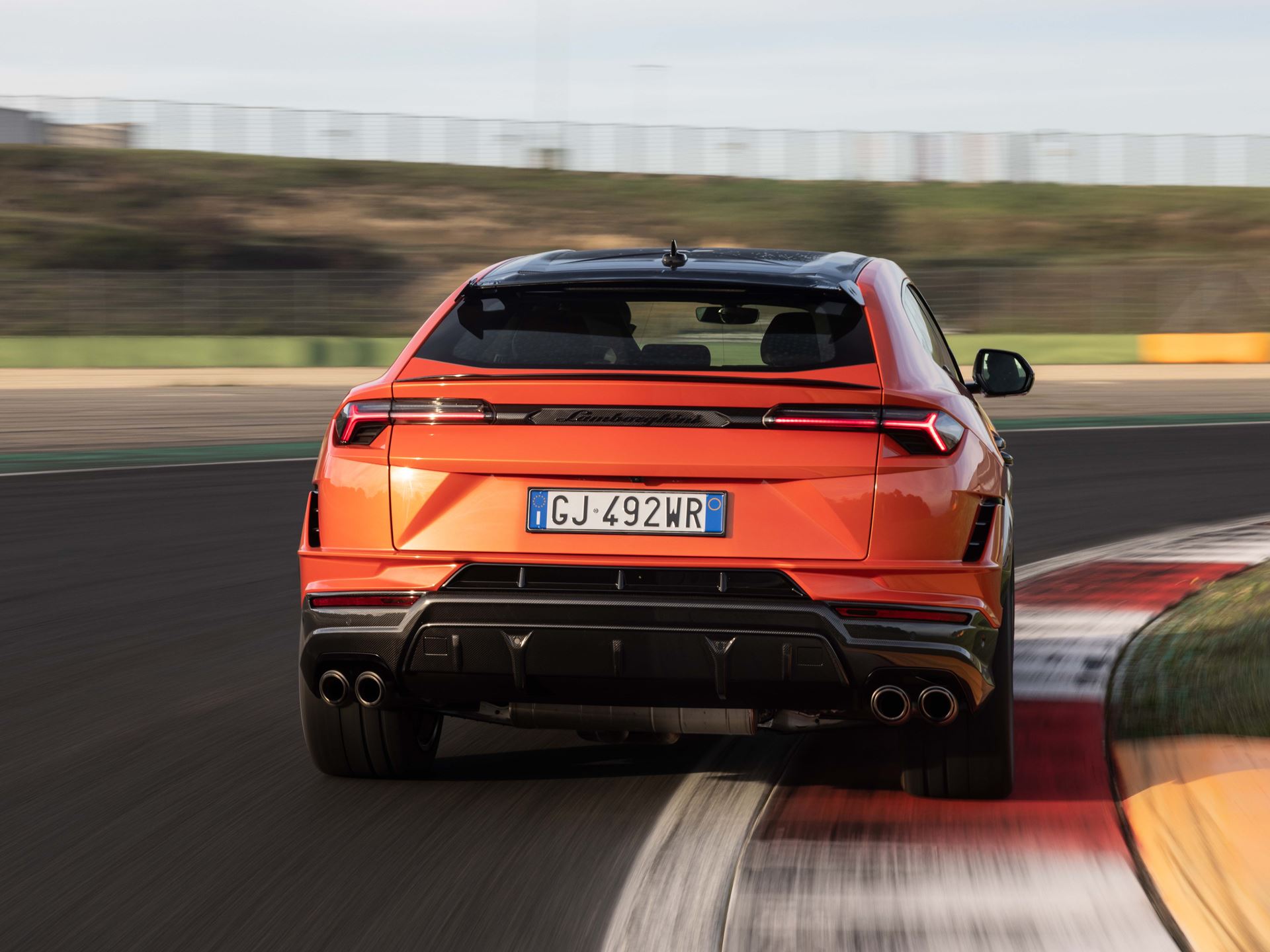 Urus Performante Dynamic Launch Vallelunga 2022