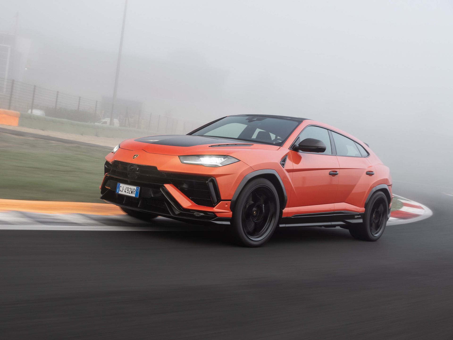 Urus Performante Dynamic Launch Vallelunga 2022