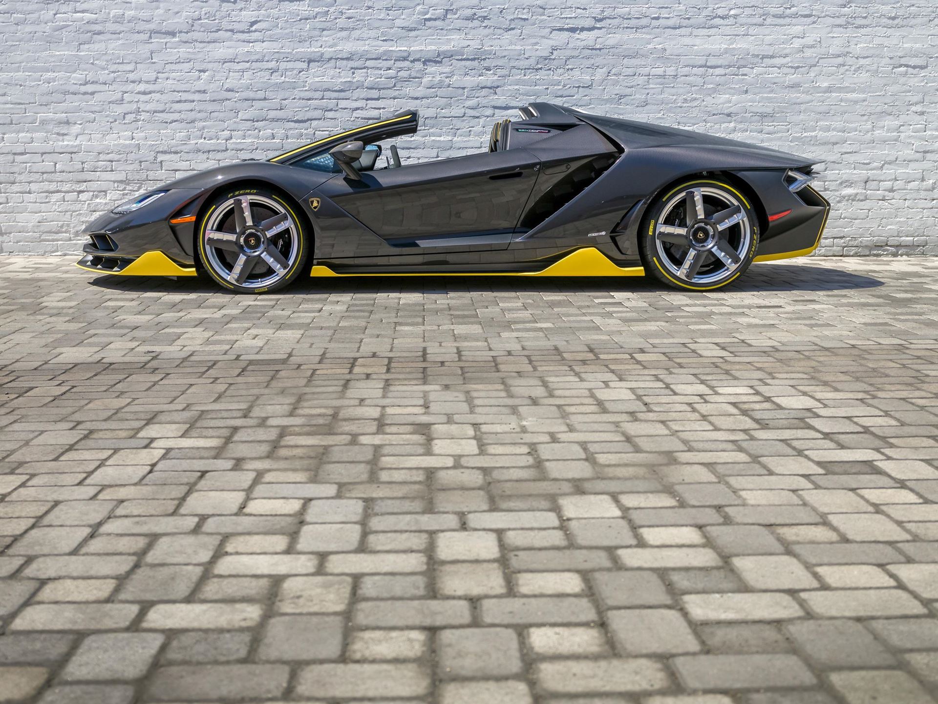 Centenario Roadster