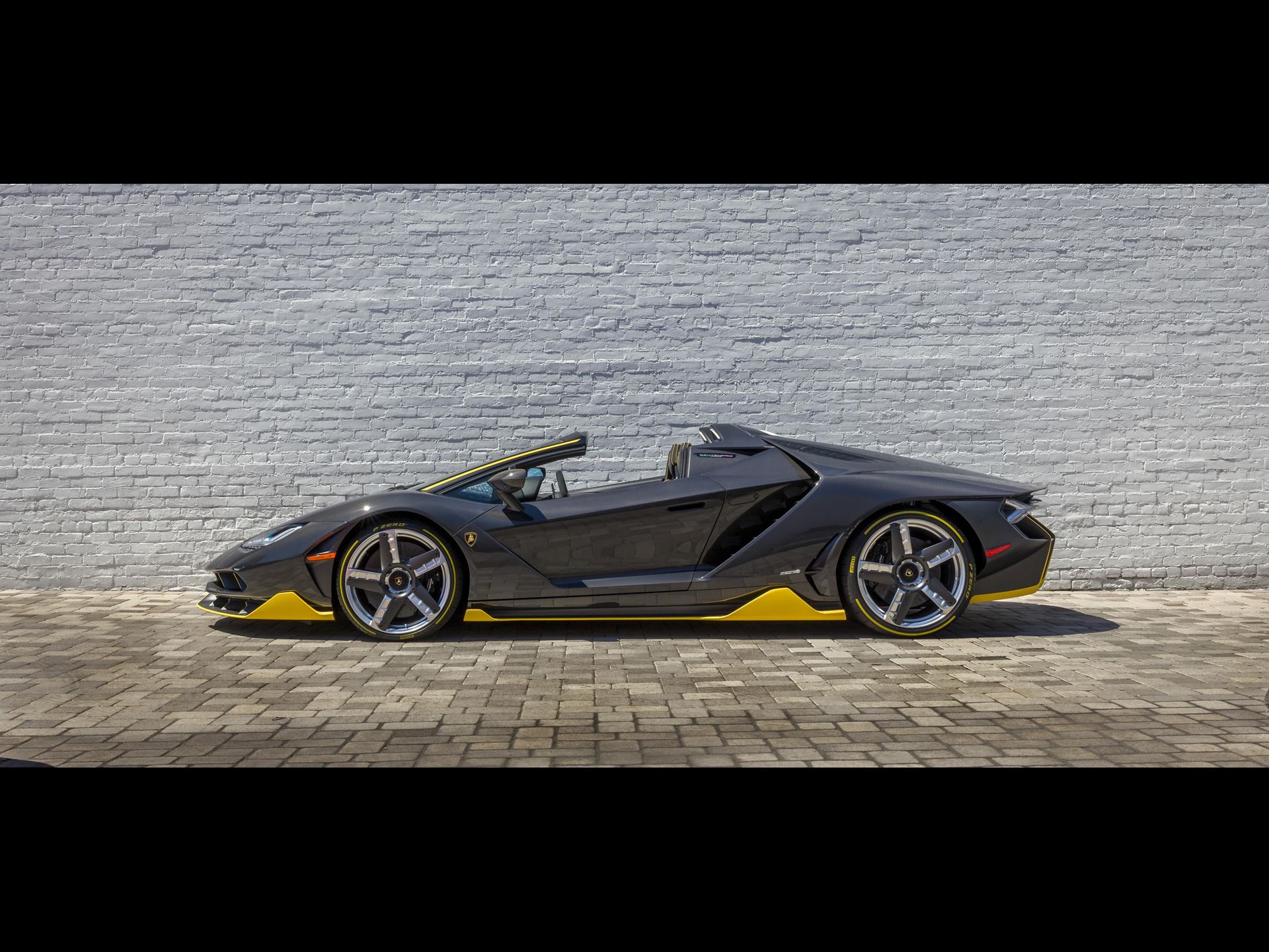 Centenario Roadster