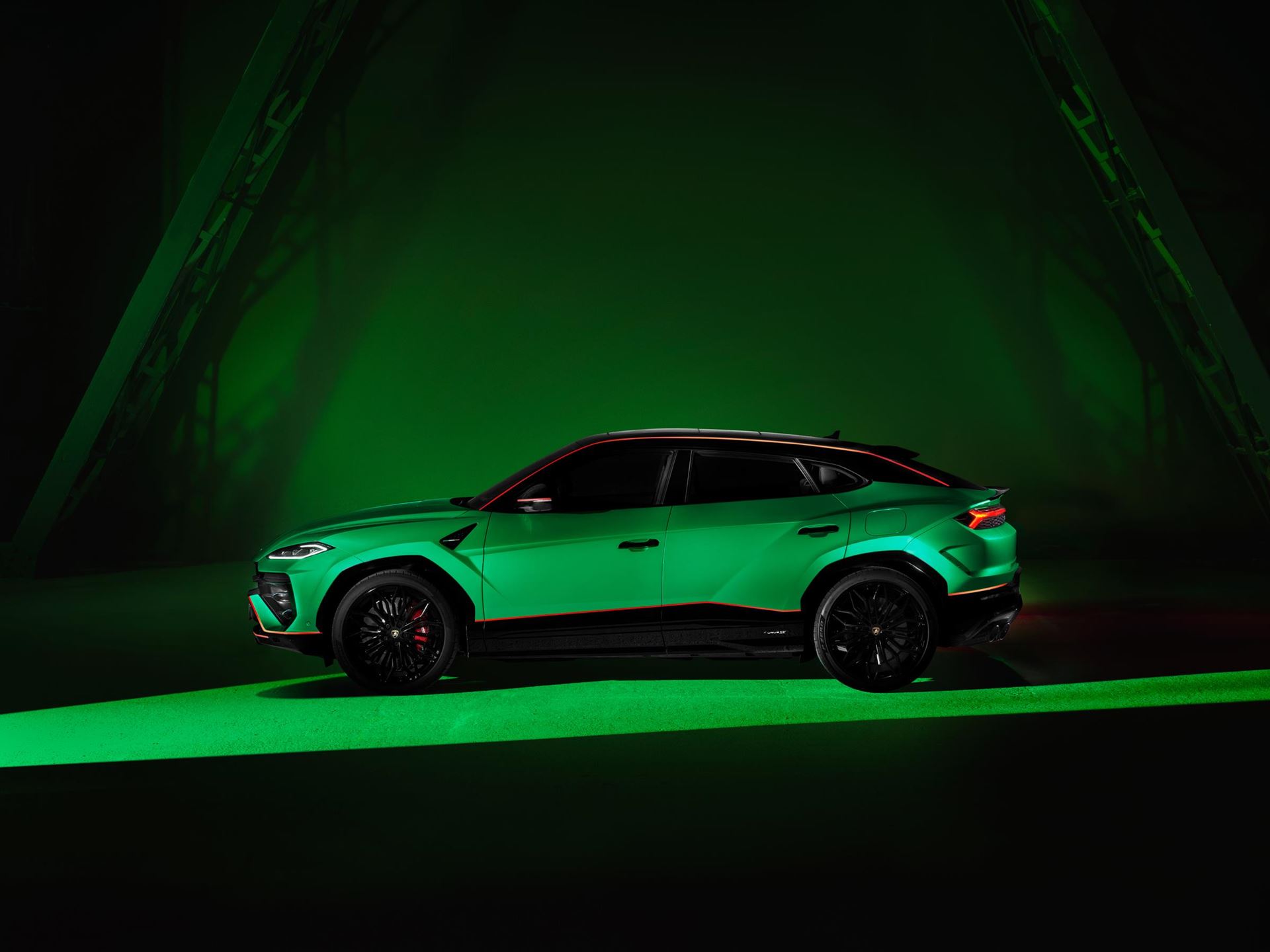 Urus SE Tettonero Capsule