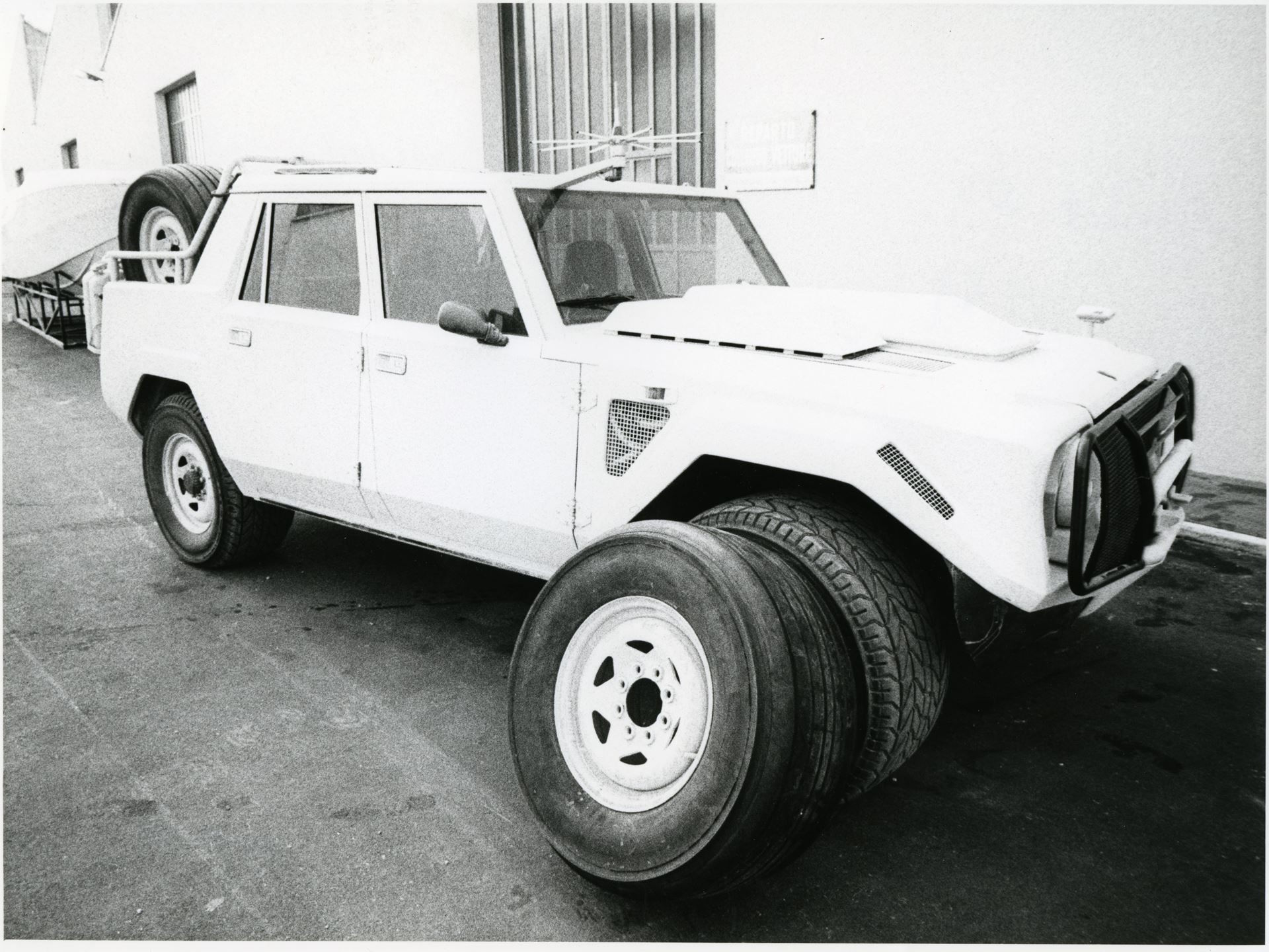 LMA 40th LM002 Copyright holders of this assets are welcome to contact Automobili Lamborghini S P A regarding any om