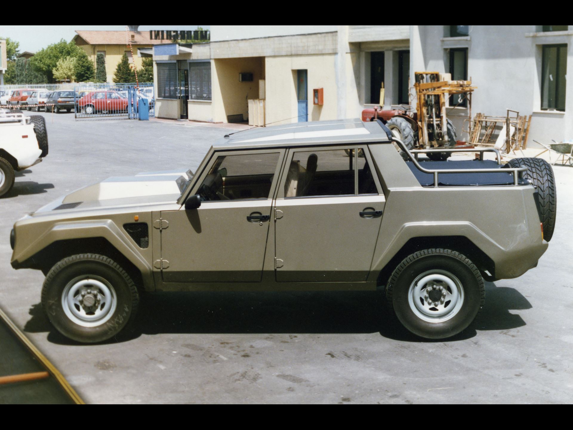 40th LM002 Copyright holders of this assets are welcome to contact Automobili Lamborghini S P A regarding any omission