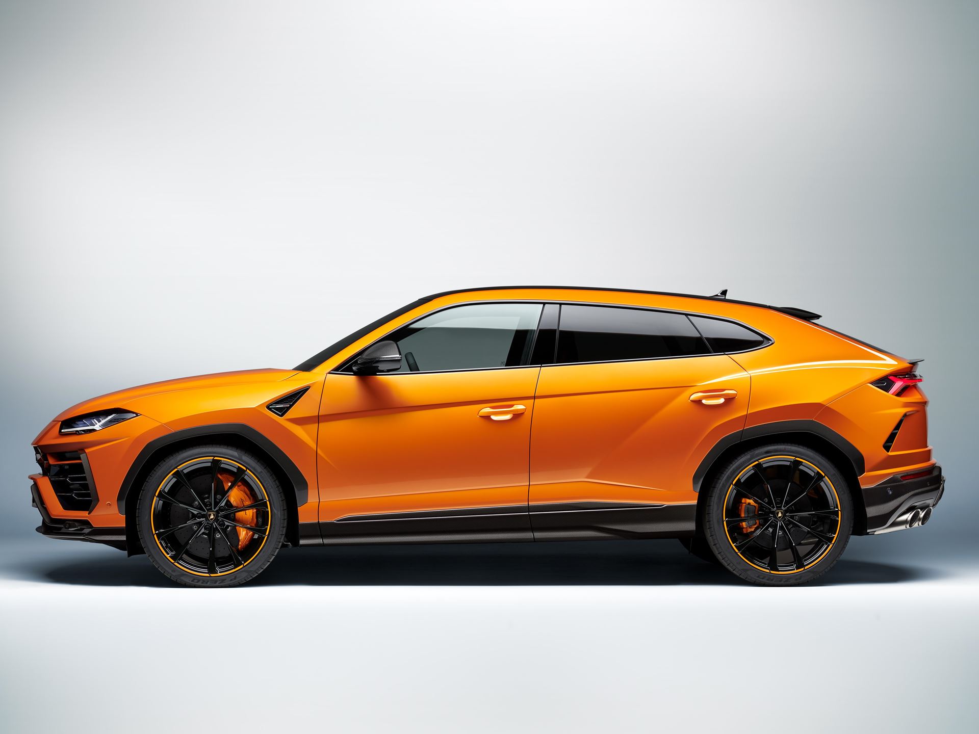 Lamborghini Urus Pearl Capsule Orange