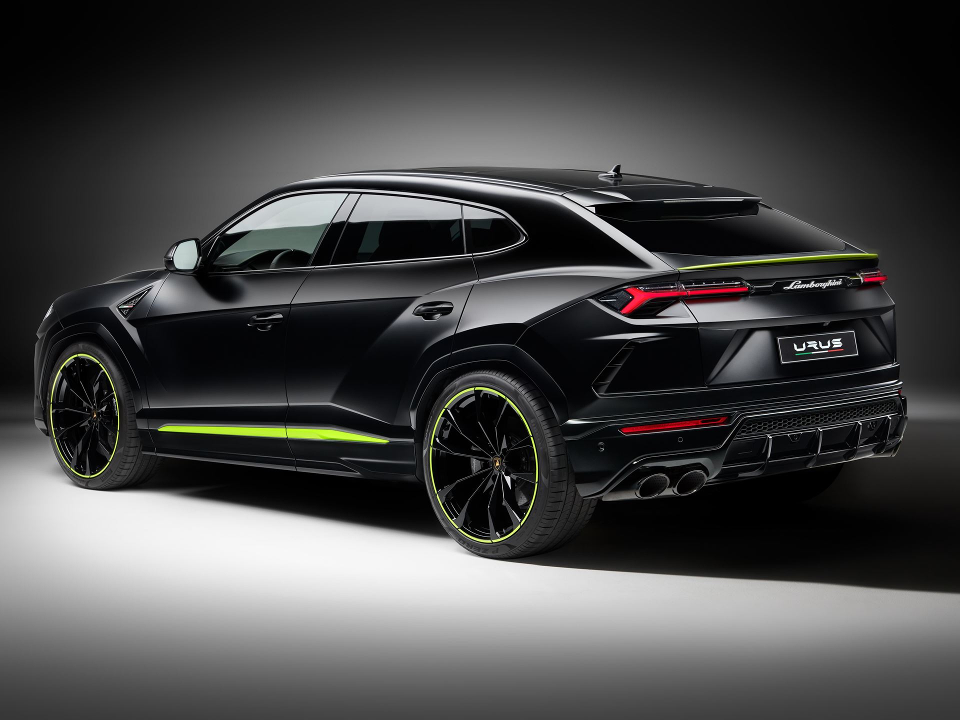 Lamborghini Urus Graphite Capsule
