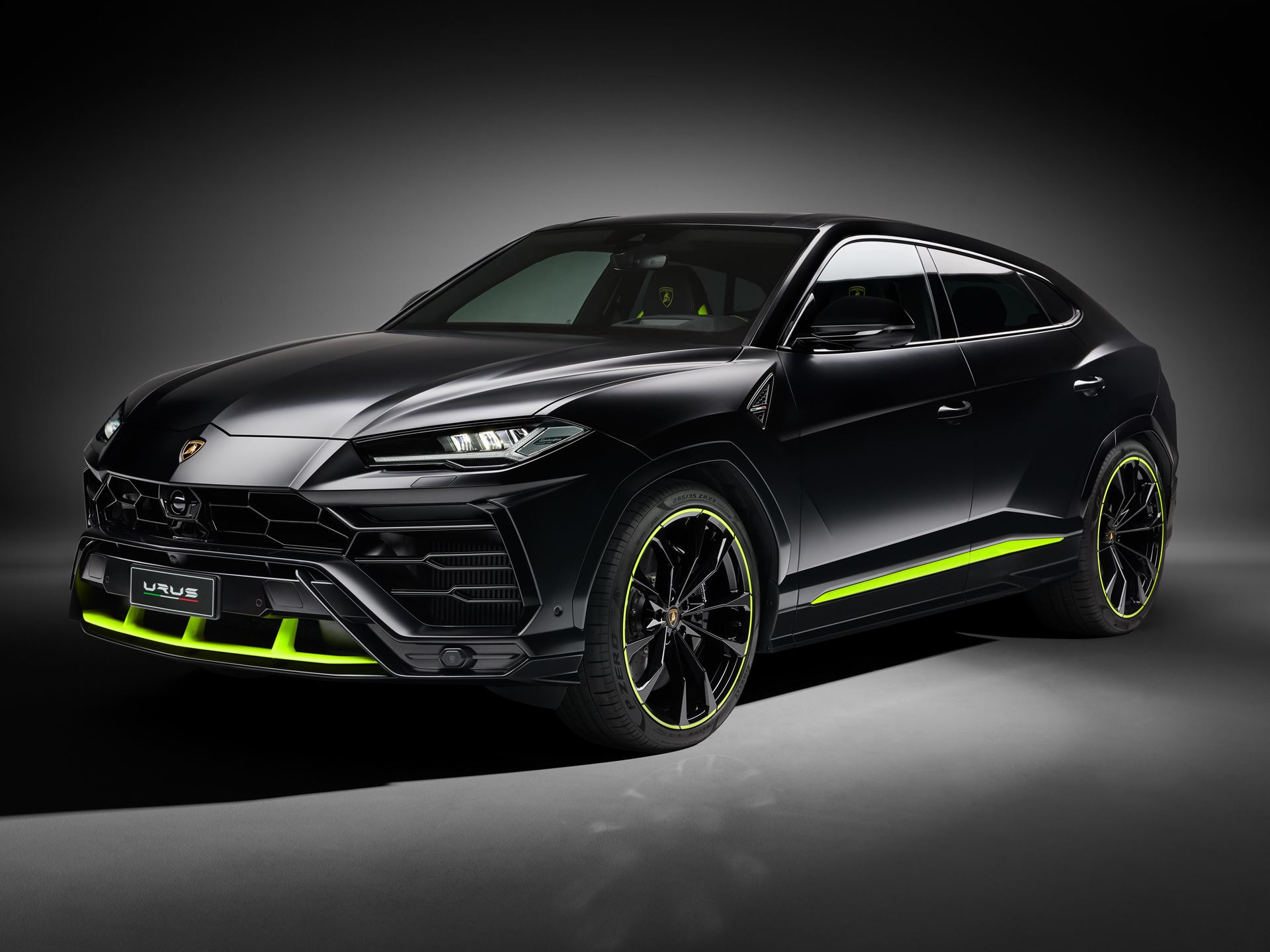 Lamborghini Urus Graphite Capsule