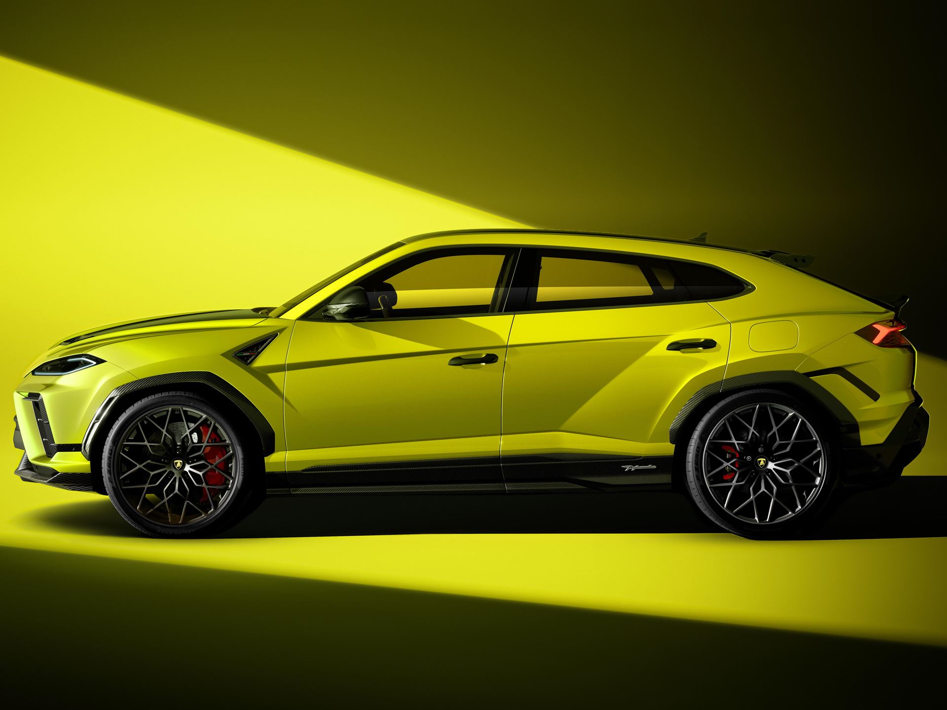 Urus SE Performante Giallo Crius Studio
