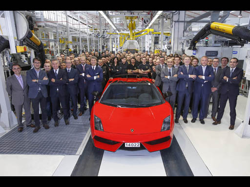 Last Gallardo and Assembly Line + Lamborghini Team Last Gallardo and Assembly Line + Lamborghini Team
