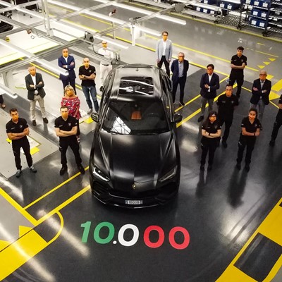 10.000 Lamborghini Urus produced 1