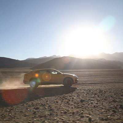 Urus on Umling La Pass