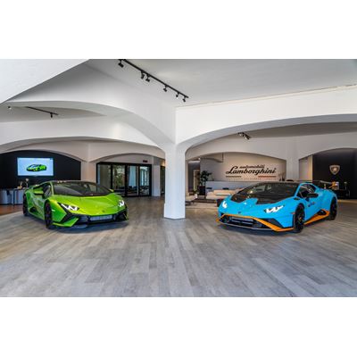 Lounge Automobili Lamborghini  - Huracán Tecnica and Huracán STO