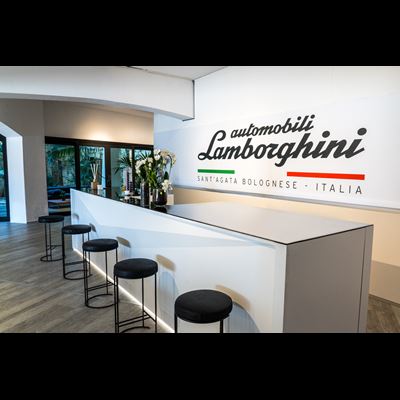 Lounge Automobili Lamborghini - Bar Corner