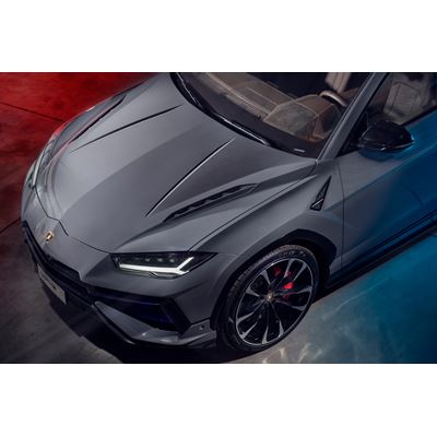 Urus S 3-4 Front Cut