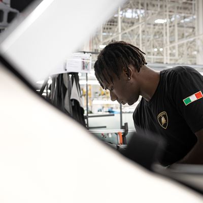 Automobili Lamborghini Urus Production Operator