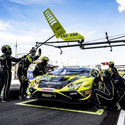 Lamborghini GT3 DTM Mirko Bortolotti SSR Performance pit stop