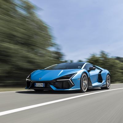 Lamborghini the new hybrid range collects awards worldwide