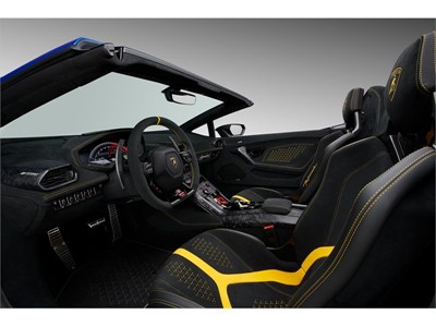 Huracan Performante Spyder interior