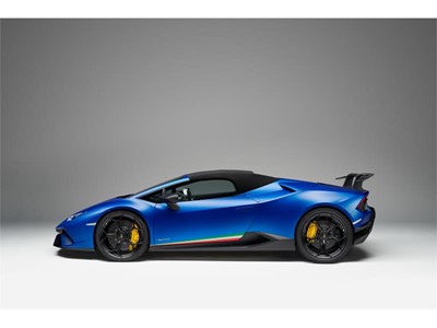 Huracan Performante Spyder side  - closed