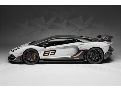 Aventador SVJ 63 Studio White side