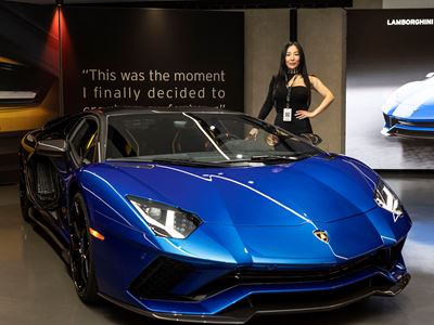 Last Aventador Ultimae Coupe delivery