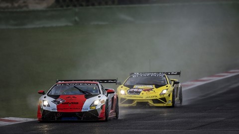 Palmer (USA) fights his way to the front