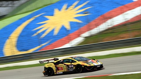 Lamborghini Gallardo LP 570-4 Super Trofeo reaches top speed in Sepang