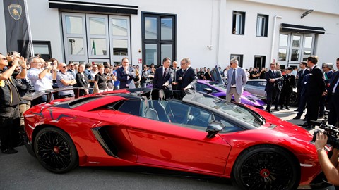 M. Renzi and S. Domenicali closed to the Aventador SuperVeloce Roadster