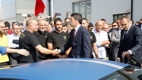 M. Renzi greets some Automobili Lamborghini employees
