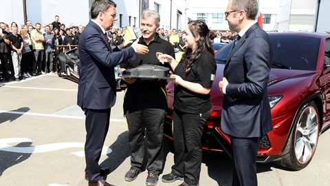 M. Renzi receives a carbon fibre model from 2 Lamborghini blue collars