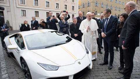 Lamborghini Huracan delivered to Pope Francis - 2
