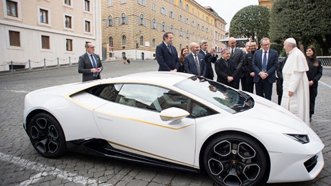 Lamborghini Huracan delivered to Pope Francis - 1