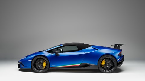 Huracan Performante Spyder side  - closed