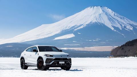 Lamborghini Urus Fuji Mountain